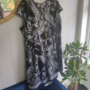Avenue Black and White Paisley Dress Sz 24 Zippered Back